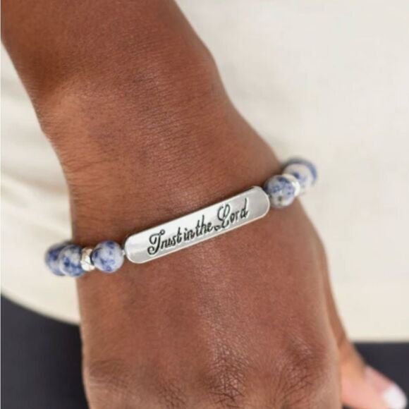 NWT Paparazzi Silver and Blue Beaded Bracelet - Picture 1 of 11